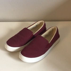 TOMS Luca Slipons Maroon Size 8